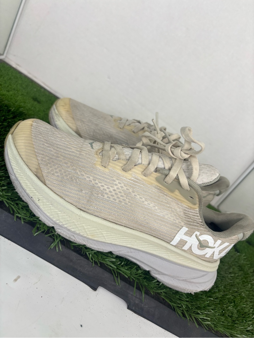 HOKA Clifton 9 Youth Running Shoes 1131170 VLS Size 4.5 MD *STAINS*
